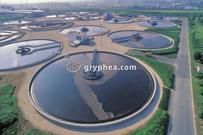 Station d'épuration de Valenton montrant les bassins de décantation - gryphea.com